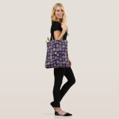 Lila Retro-Geometrisches Muster Tasche (Am Model)