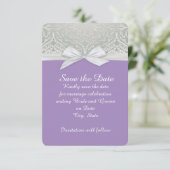 Lila Ribbon/SilberspitzenDamast Save the Date (Stehend Vorderseite)