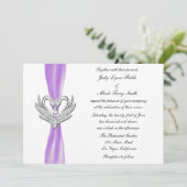 Lila Ribbon Silver Swans Einladung (Stehend Vorderseite)