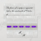 Lila Ribbon, White Satin Wedding RSVP Karte (Vorne/Hinten)