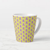 Lila Robe am Kreuz Milchtasse (Rechte Ecke)