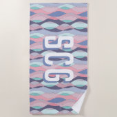 Lila-Rosa-Aqua-Wavy-Oversial-Initial-Monogramm Strandtuch (Vorderseite)