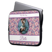 Lila rosa Blumen & Banner mit Name/ Phrase Laptopschutzhülle (Vorderseite Links)