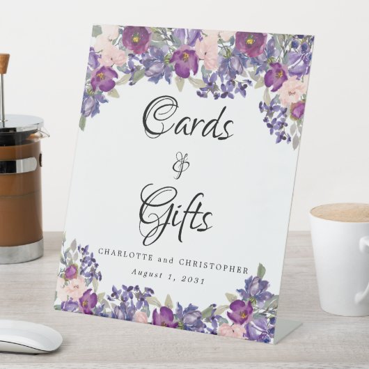 Lila rosa Blumengeschenke und Karten Hochzeit Sockelschild (In Situ)