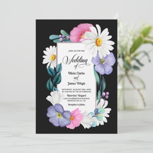 Lila Rosa Blüte auf Schwarzer Hochzeit Einladung (Stehend Vorderseite)