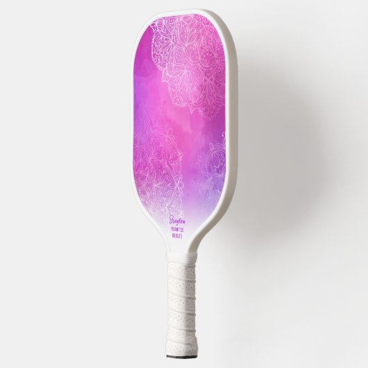 Lila, rosa Boho Chic Text Pickleball Schläger (Links)