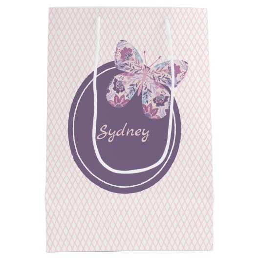 Lila rosa Gittermuster Personalisierter Schmetterl Mittlere Geschenktüte (Rückseite)