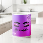 Lila rosa Monogramm Glitzer Eyelashes Modernität Kaffeetasse<br><div class="desc">Lila und rosafarbene Imitate Foil Metallic Sparkle Glitzer gebürstete Metal Monogram Name and Initial Eyelashes (Lashes),  Eyelash Extensions and Eyes Coffee Cup or Tasse. Das Design macht den perfekten 16 Geburtstag,  Hochzeit,  Brautparty,  Jubiläum,  Babydusche oder Junggeselinnen-Abschied Geschenk für jemanden,  der einen trendigen coolen Stil sucht.</div>