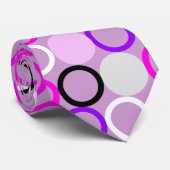 Lila rosa Polka-Punkt-Ring-Krawatte Krawatte (Gerollt)