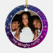 Lila Rosa Rustikales Holz Schneeflocken Weihnachts Keramik Ornament (Vorne)