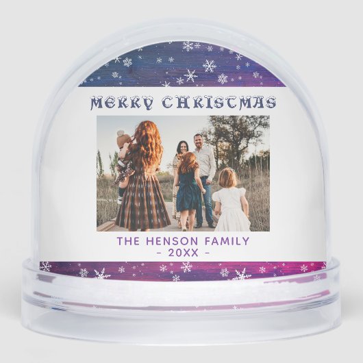 Lila Rosa Rustikales Holz Schneeflocken Weihnachts Schneekugeln (Vorderseite)