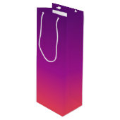 Lila, rosa und orangefarbene Farbvarianten Geschenktüte Für Weinflaschen (Vorderseite Schrägansicht)