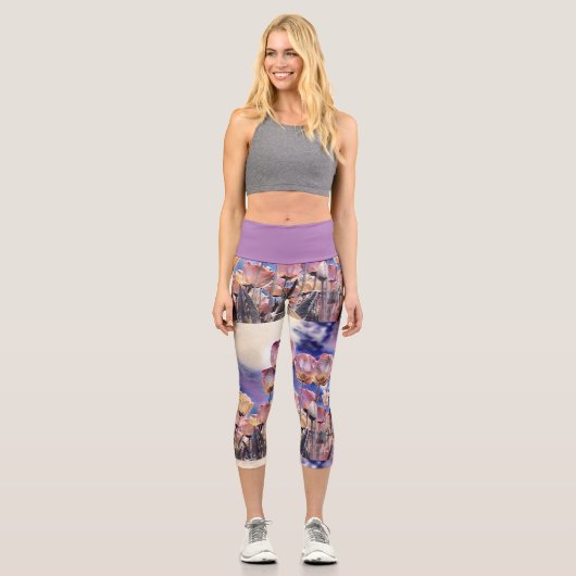 Lila, rosa und orangefarbene Tulpen Capri Leggings (Vorderseite)