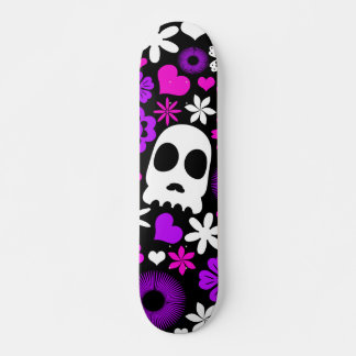 Lila, rosa und weißes Schädel und Blumenmuster Skateboard