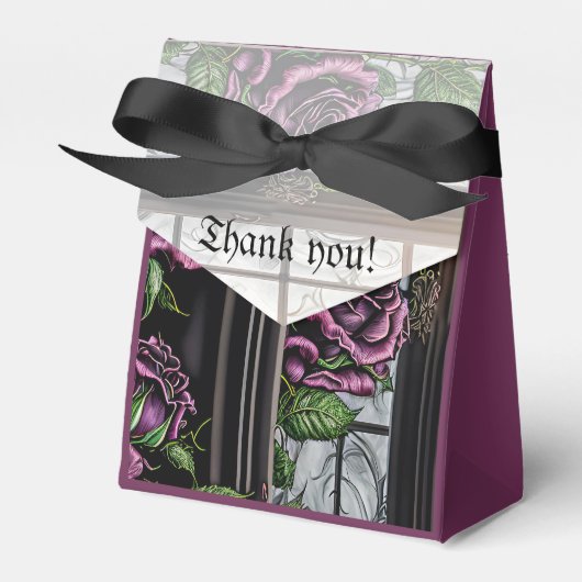 Lila Rose am Fenster - gotische Hochzeit Geschenkschachtel (Vorderseite)