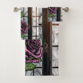 Lila Rose am Fenster - gotischer Stil Badhandtuch Set (Insitu)