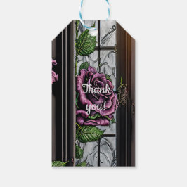 Lila Rose am Fenster - gotischer Stil Geschenkanhänger