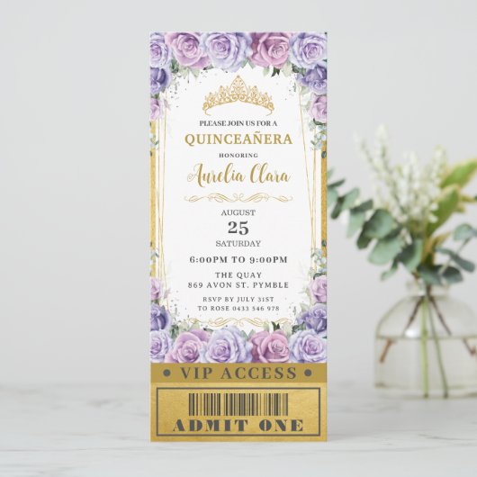 Lila Rose Quinceañera Sweet 16 VIP Ticket Einladung (Stehend Vorderseite)