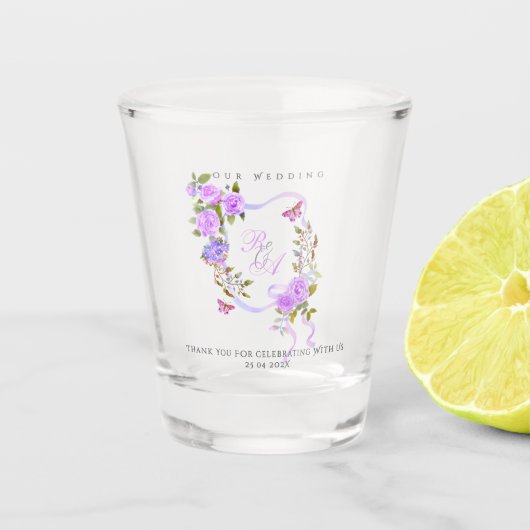 Lila Rosenband Monogramm Hochzeit Schnapsglas (Vorderseite)