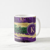 Lila rote Pinselstriche Muster Monogram Kaffeetasse (VorderseiteRechts)