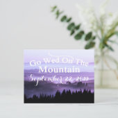 Lila rustikale Hochzeit rettet das Datum Ankündigungspostkarte (Stehend Vorderseite)