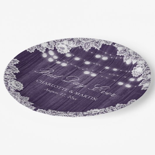 Lila Rustikale Holzwinkerneigung Pappteller (Schrägansicht)