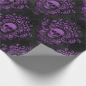 Lila Schädel und gotisches Grau Geschenkpapier (Ecke)