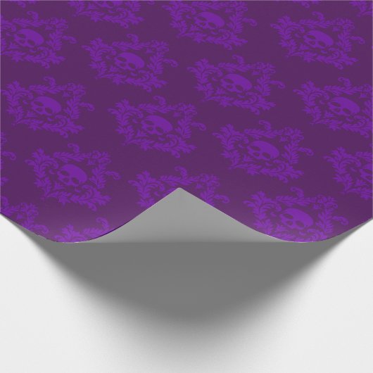 Lila Schädeldampfer auf Lila Umhüllungspapier Geschenkpapier (Ecke)