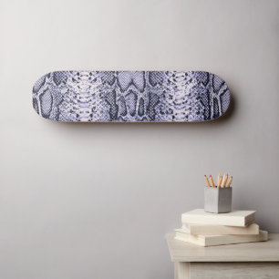 Lila Schlangenhautwerbung Skateboard
