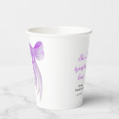 Lila Schleife Sie knüpft den Knoten Brautdusche  Pappbecher (Links)