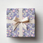 Lila Schmetterling Geschenkpapier<br><div class="desc">Fügen Sie Ihren Geschenken eine besondere Touch mit unserem Verpackungspapier hinzu,  das ein skurriles Muster aus pastellfarbenen Blüten und Schmetterlingen in einem dunklen lila Hintergrund zeigt. Dieses wunderschöne Umhüllungspapier ist perfekt für die Koordination von Geschenken,  die so charmant und nachdenklich wie die Feier aussehen.</div>