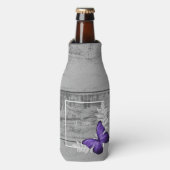 Lila Schmetterling Rustikale Personalisierte Flasc Flaschenkühler (Flaschenvorderseite)