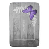 Lila Schmetterling Rustikaler Personalisierter Bad Badematte (Vorderseite Vertikal)