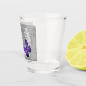 Lila Schmetterling Rustikales Personalisiertes Sch Schnapsglas (Rechts)