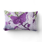 Lila Schmetterlinge auf einem Zweig