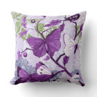 Lila Schmetterlinge auf einem Zweig