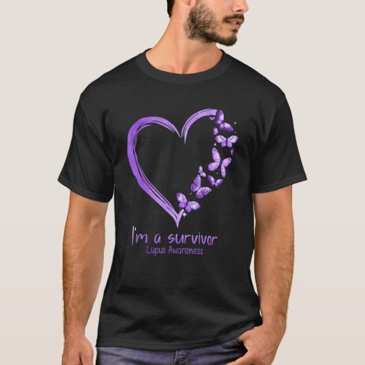 Lila Schmetterlingsherz Im A Survivor Lupus Awaren T-Shirt (Vorderseite)