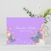 Lila Schmetterlingshochzeit Einladung (Stehend Vorderseite)