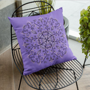 Lila Schneeflocke Mandala - Eleganter Wintergarten Kissen