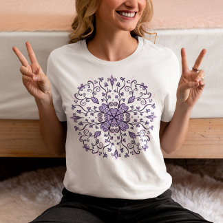 Lila Schneeflocke Mandala - Eleganter Wintergarten T-Shirt