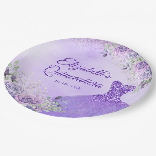 Lila Schneeflocke Weihnachtsprinzessin Quinceañera Pappteller (Schrägansicht)