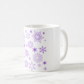 lila Schneeflocken Kaffeetasse (VorderseiteRechts)