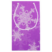 Lila Schneeflocken Minimalistisch Weihnachten Kleine Geschenktüte (Rückseite)