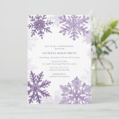 Lila Schneeflocken Weihnachts Brautparty Einladung (Stehend Vorderseite)