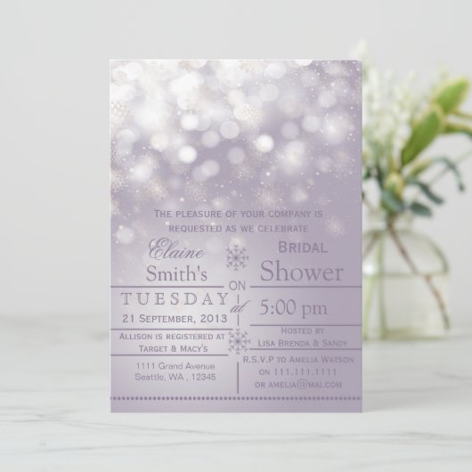 Lila Schneeflocken Winter Brautparty laden ein Einladung (Stehend Vorderseite)