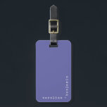 Lila Schreibmaschinenkennzeichen Gepäckanhänger<br><div class="desc">Personalisierter Gepäckanhänger mit Ihren Namen in einem minimalistischen Retro-Schriftart Schreibmaschine in weiß in der Ecke auf einem lila Hintergrund.</div>