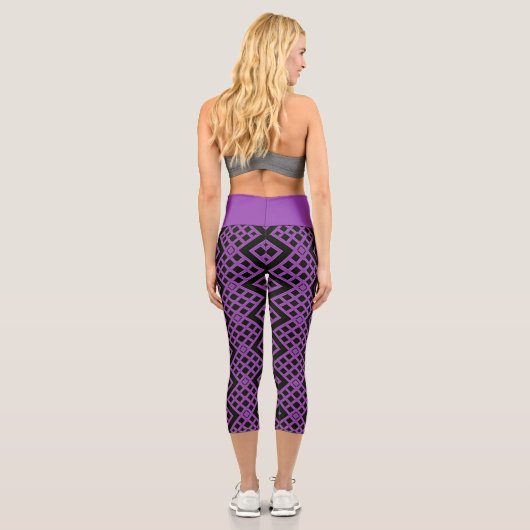 Lila + Schwarz Art Deco Muster Capri Leggings (Rückseite)