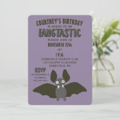 Lila Schwarz und Grau Cartoon Bat Niedliches Party Einladung (Stehend Vorderseite)