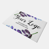 lila schwarze Blätter fügen Logo hinzu Fußmatte (Schrägansicht)