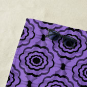 Lila Schwarze Blume Nahtloses Muster Strandtuch (Beispiel)